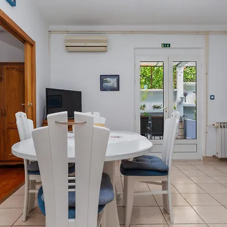 Apartamento By The Sea Brist, Makarska - 22463 *